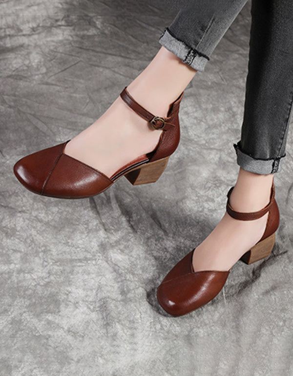 Enkelt Läderspänne Med Mellanklack Chunky Pumps