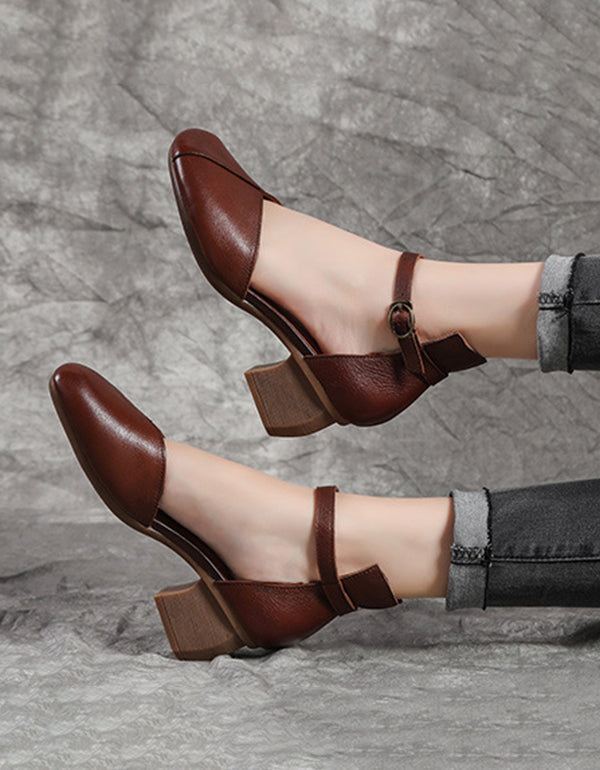 Enkelt Läderspänne Med Mellanklack Chunky Pumps