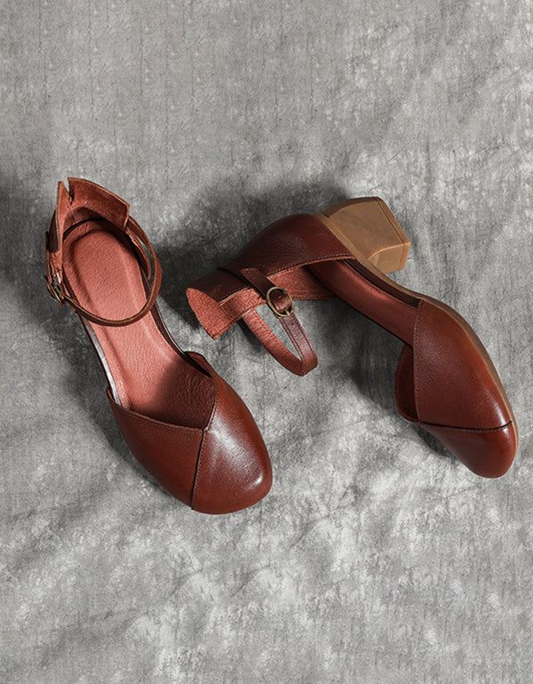 Enkelt Läderspänne Med Mellanklack Chunky Pumps